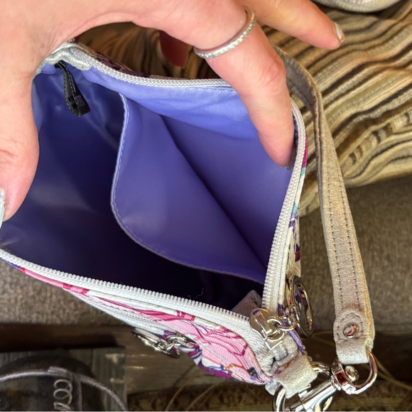 Authentic COACH 1941 POPPY shimmery Leather/thick Cotton zip closure wristlet - Picture 8 of 14